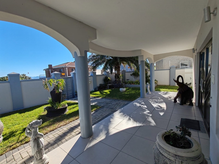 3 Bedroom Property for Sale in De Kelders Western Cape